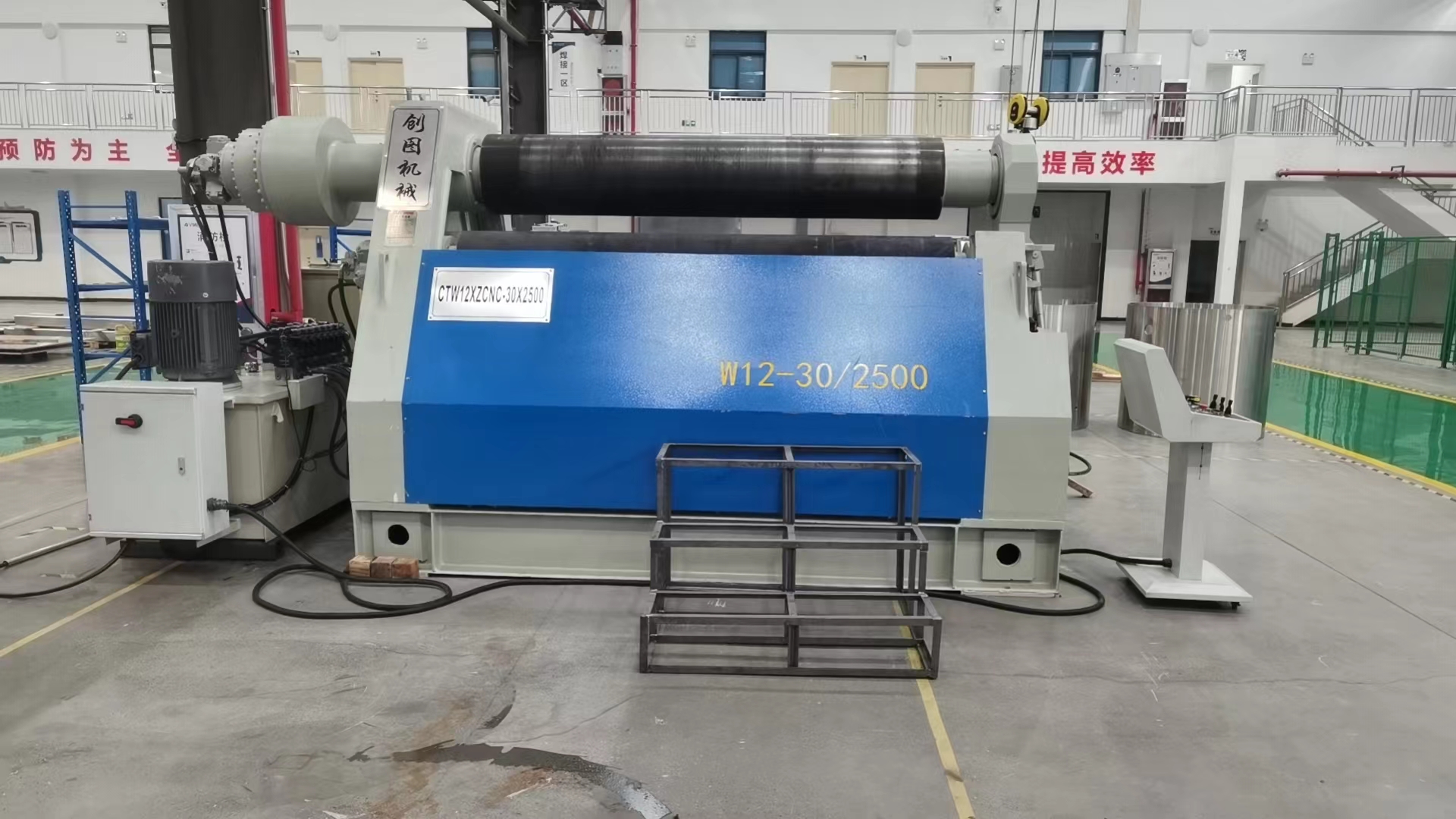 導(dǎo)致卷板機(jī)產(chǎn)生桶狀變形的原因是什么？